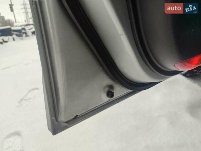 Сірий Субару Аутбек, об'ємом двигуна 3 л та пробігом 266 тис. км за 7500 $, фото 16 на Automoto.ua