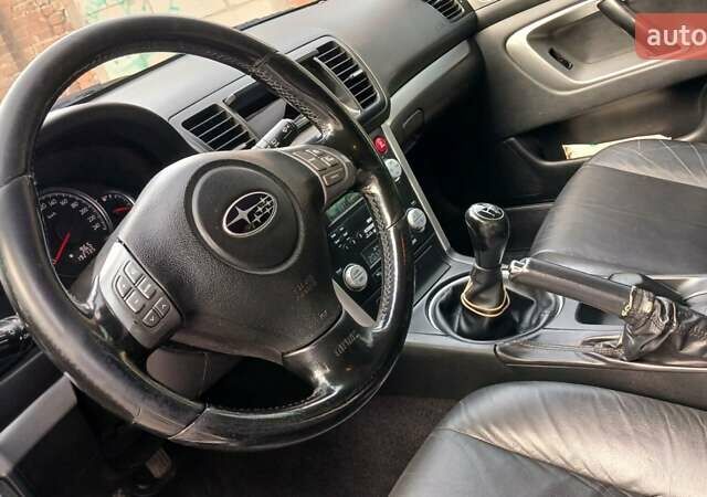 Серый Субару Аутбек, объемом двигателя 2.46 л и пробегом 212 тыс. км за 7600 $, фото 7 на Automoto.ua