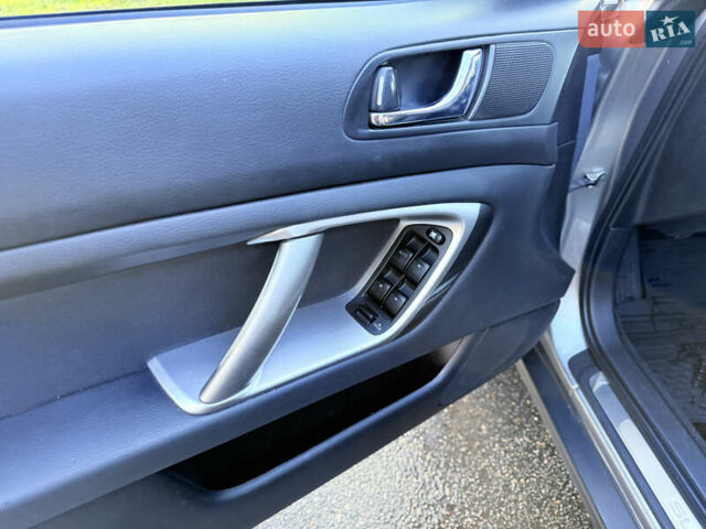 Сірий Субару Аутбек, об'ємом двигуна 3 л та пробігом 235 тис. км за 6850 $, фото 43 на Automoto.ua
