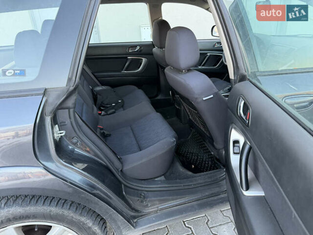 Серый Субару Аутбек, объемом двигателя 2 л и пробегом 333 тыс. км за 3700 $, фото 4 на Automoto.ua