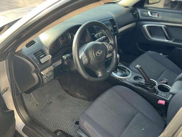 Серый Субару Аутбек, объемом двигателя 2.5 л и пробегом 236 тыс. км за 7800 $, фото 4 на Automoto.ua