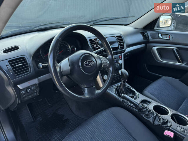 Серый Субару Аутбек, объемом двигателя 2 л и пробегом 366 тыс. км за 4450 $, фото 27 на Automoto.ua