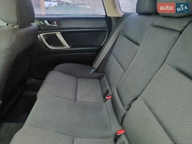 Сірий Субару Аутбек, об'ємом двигуна 3 л та пробігом 266 тис. км за 7500 $, фото 26 на Automoto.ua