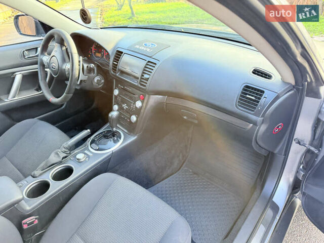 Сірий Субару Аутбек, об'ємом двигуна 3 л та пробігом 235 тис. км за 6200 $, фото 28 на Automoto.ua