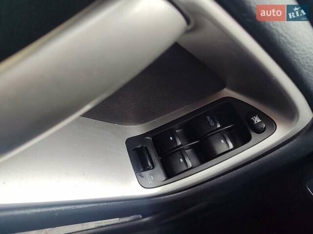 Сірий Субару Аутбек, об'ємом двигуна 3 л та пробігом 266 тис. км за 7500 $, фото 33 на Automoto.ua