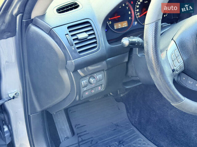 Сірий Субару Аутбек, об'ємом двигуна 3 л та пробігом 235 тис. км за 6850 $, фото 42 на Automoto.ua