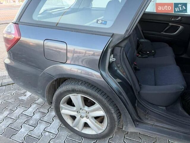 Серый Субару Аутбек, объемом двигателя 2 л и пробегом 303 тыс. км за 3200 $, фото 6 на Automoto.ua