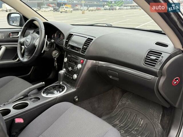 Серый Субару Аутбек, объемом двигателя 2.5 л и пробегом 121 тыс. км за 8700 $, фото 17 на Automoto.ua