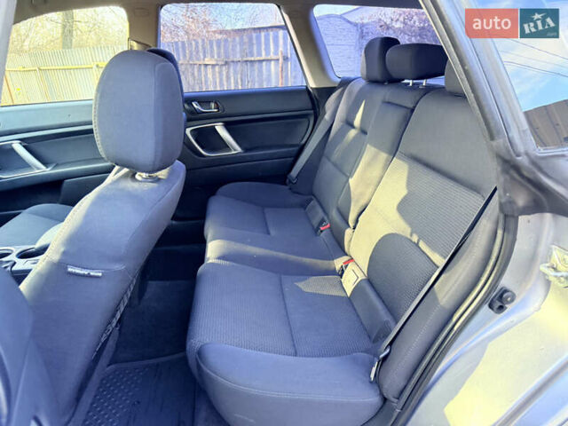 Сірий Субару Аутбек, об'ємом двигуна 3 л та пробігом 235 тис. км за 6850 $, фото 49 на Automoto.ua