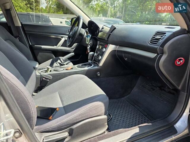 Сірий Субару Аутбек, об'ємом двигуна 2.5 л та пробігом 238 тис. км за 8500 $, фото 13 на Automoto.ua