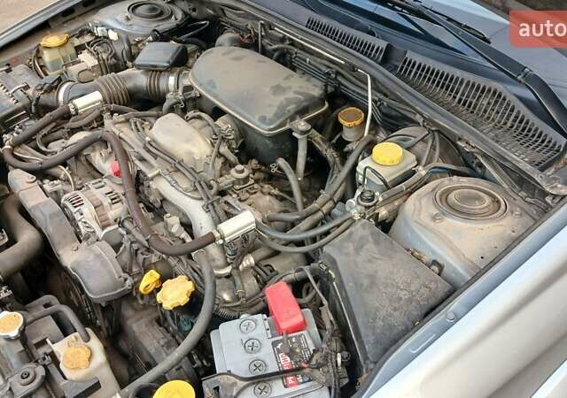 Серый Субару Аутбек, объемом двигателя 2.46 л и пробегом 212 тыс. км за 7600 $, фото 6 на Automoto.ua