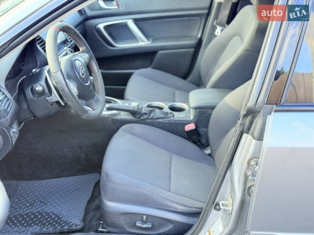 Сірий Субару Аутбек, об'ємом двигуна 3 л та пробігом 235 тис. км за 6200 $, фото 32 на Automoto.ua