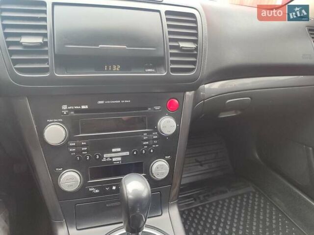 Сірий Субару Аутбек, об'ємом двигуна 3 л та пробігом 266 тис. км за 7500 $, фото 37 на Automoto.ua