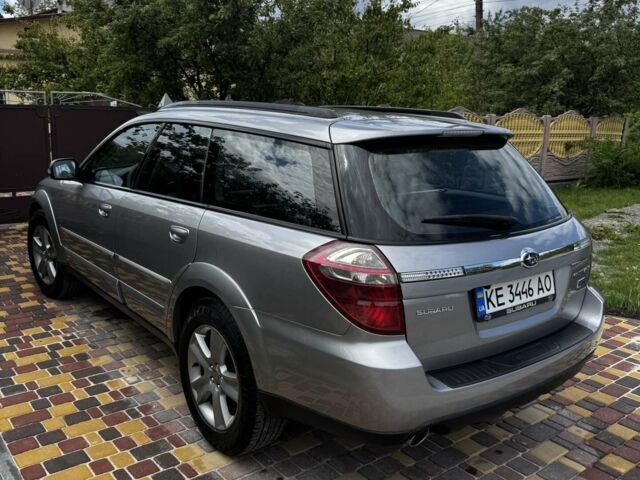 Сірий Субару Аутбек, об'ємом двигуна 2 л та пробігом 215 тис. км за 6500 $, фото 1 на Automoto.ua