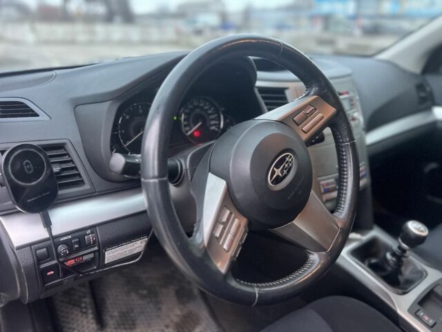 Сірий Субару Аутбек, об'ємом двигуна 2 л та пробігом 196 тис. км за 7900 $, фото 7 на Automoto.ua