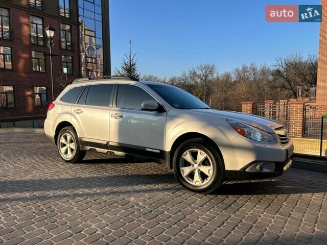 Серый Субару Аутбек, объемом двигателя 2.46 л и пробегом 265 тыс. км за 9700 $, фото 5 на Automoto.ua