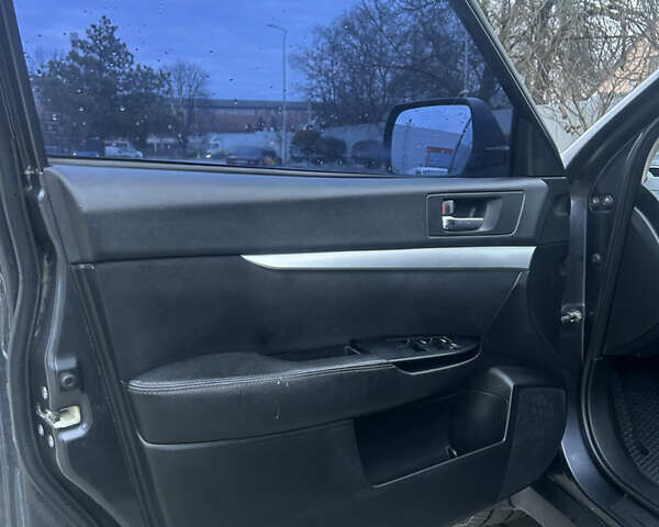 Серый Субару Аутбек, объемом двигателя 2.46 л и пробегом 125 тыс. км за 9300 $, фото 13 на Automoto.ua