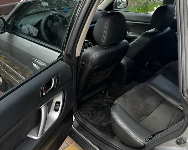 Серый Субару Аутбек, объемом двигателя 2 л и пробегом 215 тыс. км за 7500 $, фото 10 на Automoto.ua