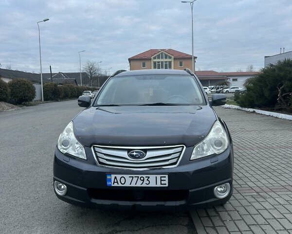 Серый Субару Аутбек, объемом двигателя 2.46 л и пробегом 125 тыс. км за 9300 $, фото 1 на Automoto.ua