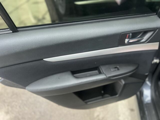 Сірий Субару Аутбек, об'ємом двигуна 2 л та пробігом 196 тис. км за 7900 $, фото 10 на Automoto.ua