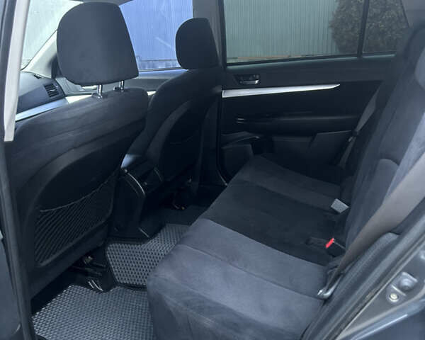 Серый Субару Аутбек, объемом двигателя 2.46 л и пробегом 125 тыс. км за 9300 $, фото 21 на Automoto.ua