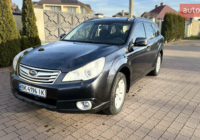 Серый Субару Аутбек, объемом двигателя 2.46 л и пробегом 206 тыс. км за 6700 $, фото 1 на Automoto.ua