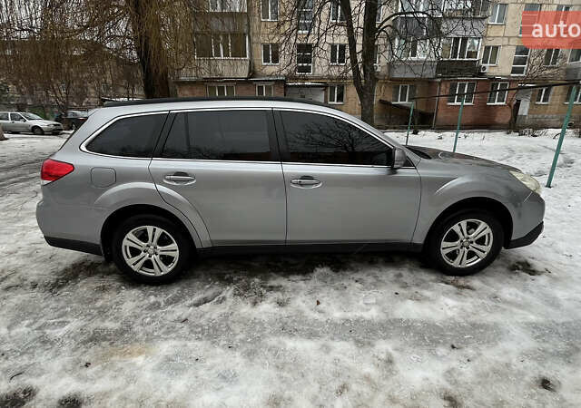 Серый Субару Аутбек, объемом двигателя 2.46 л и пробегом 220 тыс. км за 8300 $, фото 4 на Automoto.ua