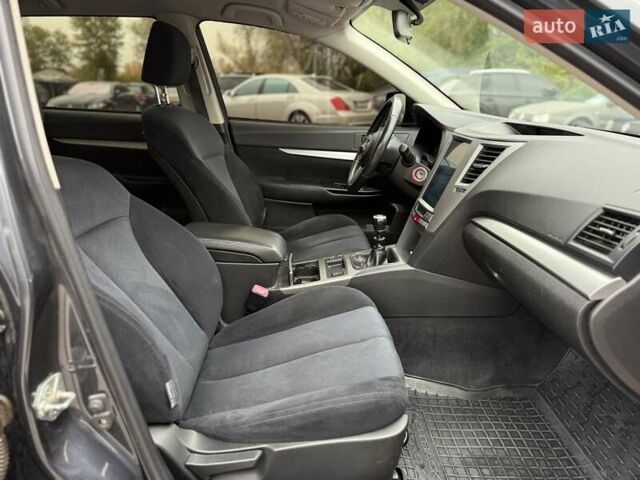 Серый Субару Аутбек, объемом двигателя 2 л и пробегом 350 тыс. км за 6900 $, фото 22 на Automoto.ua