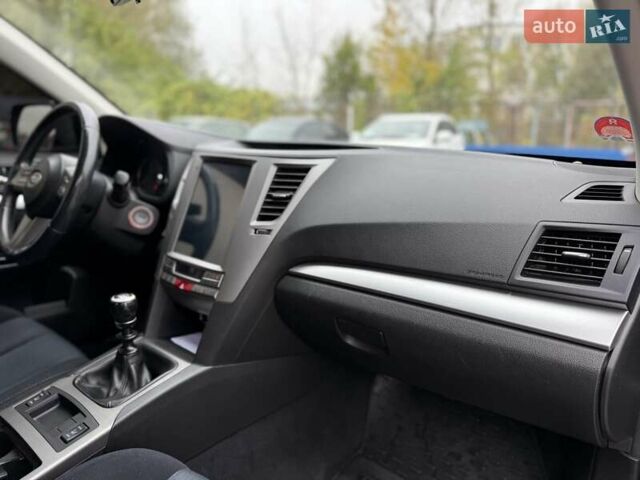 Серый Субару Аутбек, объемом двигателя 2 л и пробегом 350 тыс. км за 6900 $, фото 24 на Automoto.ua