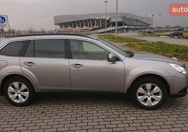 Сірий Субару Аутбек, об'ємом двигуна 2.46 л та пробігом 250 тис. км за 8100 $, фото 2 на Automoto.ua