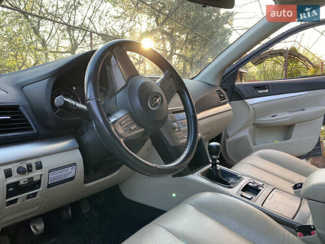 Сірий Субару Аутбек, об'ємом двигуна 2 л та пробігом 250 тис. км за 7600 $, фото 9 на Automoto.ua