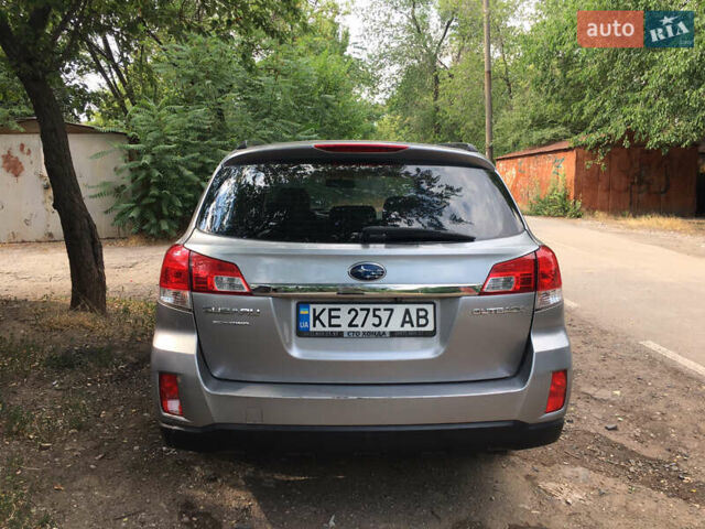 Сірий Субару Аутбек, об'ємом двигуна 2.46 л та пробігом 220 тис. км за 9000 $, фото 4 на Automoto.ua