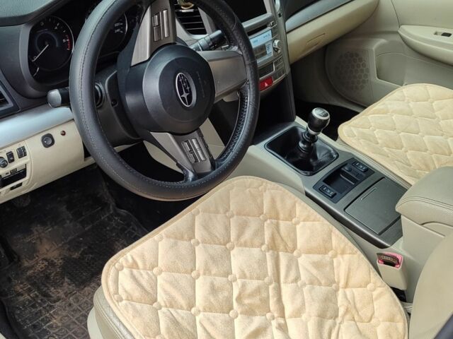 Серый Субару Аутбек, объемом двигателя 2 л и пробегом 270 тыс. км за 4000 $, фото 4 на Automoto.ua