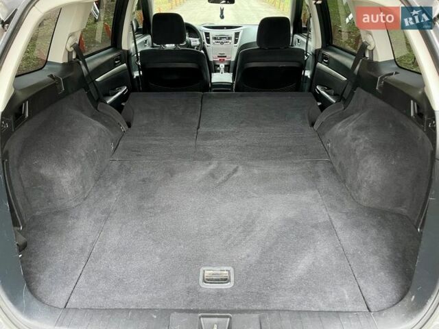Серый Субару Аутбек, объемом двигателя 2.5 л и пробегом 200 тыс. км за 8999 $, фото 4 на Automoto.ua