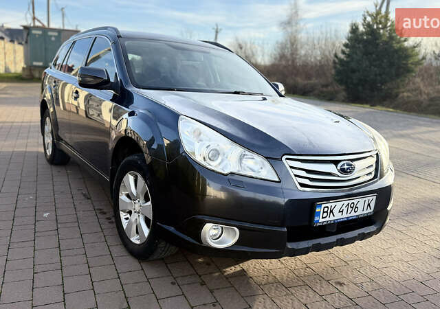Серый Субару Аутбек, объемом двигателя 2.46 л и пробегом 206 тыс. км за 6700 $, фото 2 на Automoto.ua