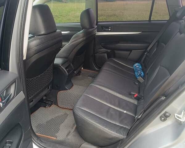 Сірий Субару Аутбек, об'ємом двигуна 2 л та пробігом 221 тис. км за 7999 $, фото 7 на Automoto.ua