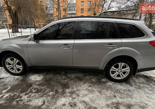 Серый Субару Аутбек, объемом двигателя 2.46 л и пробегом 220 тыс. км за 8300 $, фото 2 на Automoto.ua