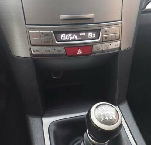 Серый Субару Аутбек, объемом двигателя 2 л и пробегом 245 тыс. км за 8300 $, фото 14 на Automoto.ua