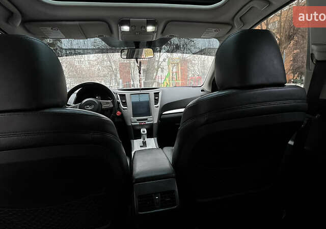 Серый Субару Аутбек, объемом двигателя 2.46 л и пробегом 220 тыс. км за 8300 $, фото 27 на Automoto.ua