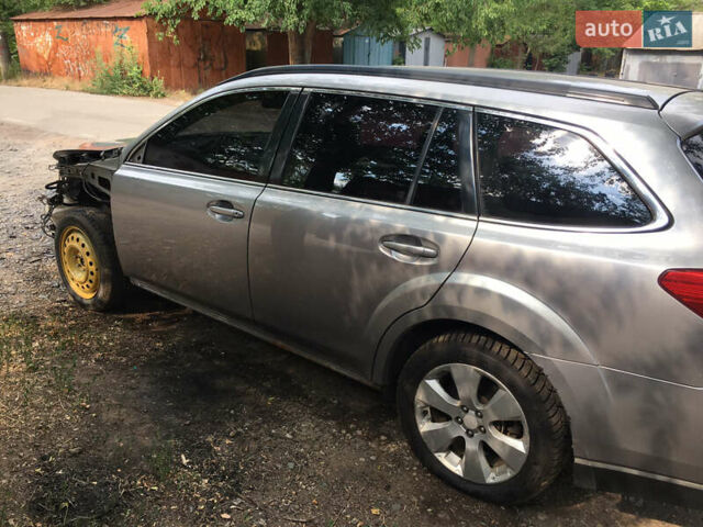 Сірий Субару Аутбек, об'ємом двигуна 2.46 л та пробігом 220 тис. км за 9000 $, фото 6 на Automoto.ua