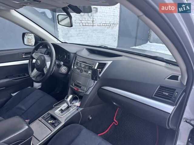 Серый Субару Аутбек, объемом двигателя 2.46 л и пробегом 320 тыс. км за 6500 $, фото 3 на Automoto.ua