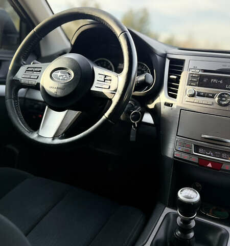 Серый Субару Аутбек, объемом двигателя 2.46 л и пробегом 206 тыс. км за 6700 $, фото 10 на Automoto.ua