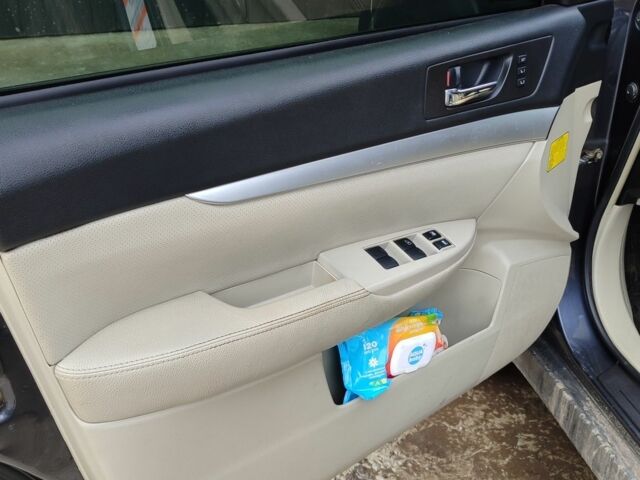 Серый Субару Аутбек, объемом двигателя 2 л и пробегом 270 тыс. км за 4000 $, фото 5 на Automoto.ua