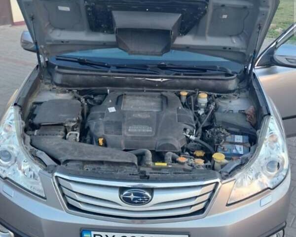 Серый Субару Аутбек, объемом двигателя 2 л и пробегом 245 тыс. км за 8300 $, фото 2 на Automoto.ua