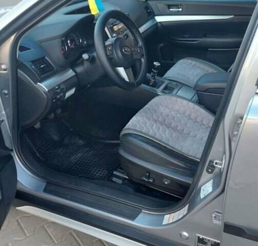 Серый Субару Аутбек, объемом двигателя 2 л и пробегом 245 тыс. км за 8300 $, фото 4 на Automoto.ua