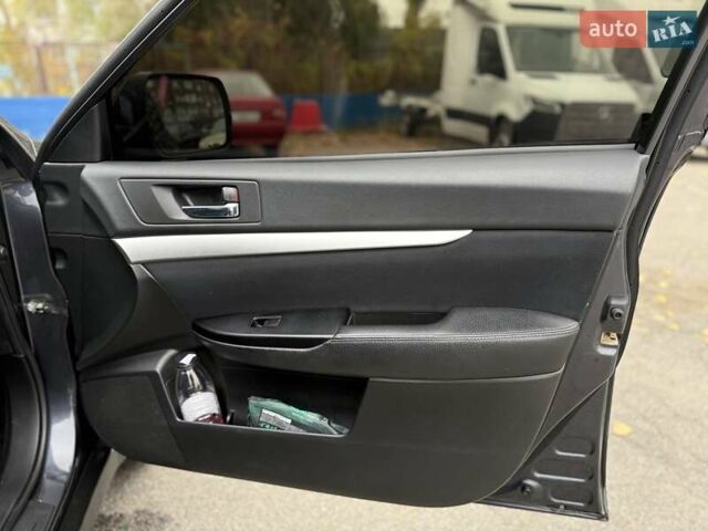 Серый Субару Аутбек, объемом двигателя 2 л и пробегом 350 тыс. км за 6900 $, фото 21 на Automoto.ua