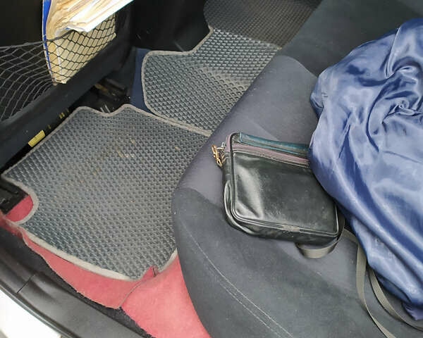 Серый Субару Аутбек, объемом двигателя 2 л и пробегом 263 тыс. км за 9300 $, фото 7 на Automoto.ua