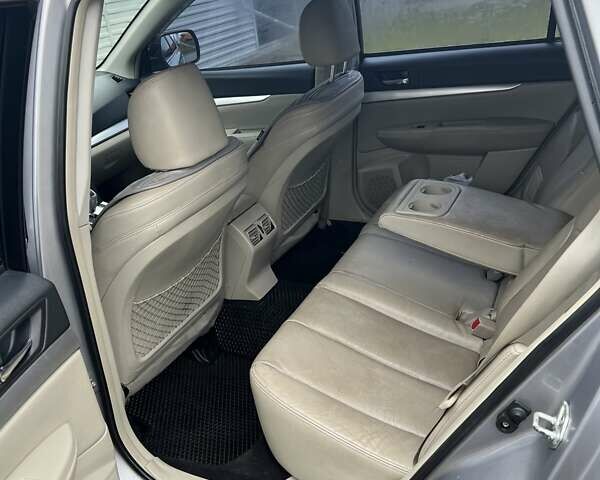 Сірий Субару Аутбек, об'ємом двигуна 2.46 л та пробігом 225 тис. км за 10300 $, фото 9 на Automoto.ua