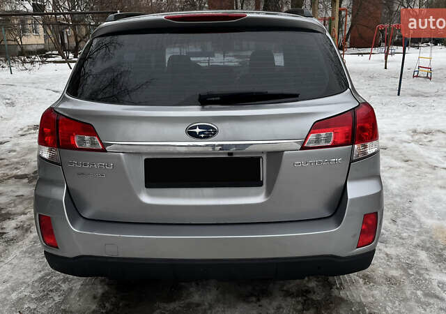 Серый Субару Аутбек, объемом двигателя 2.46 л и пробегом 220 тыс. км за 8300 $, фото 3 на Automoto.ua