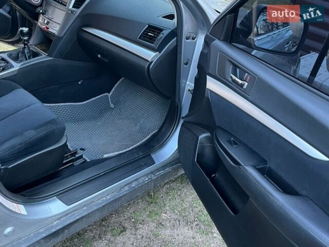 Серый Субару Аутбек, объемом двигателя 2 л и пробегом 268 тыс. км за 8000 $, фото 21 на Automoto.ua